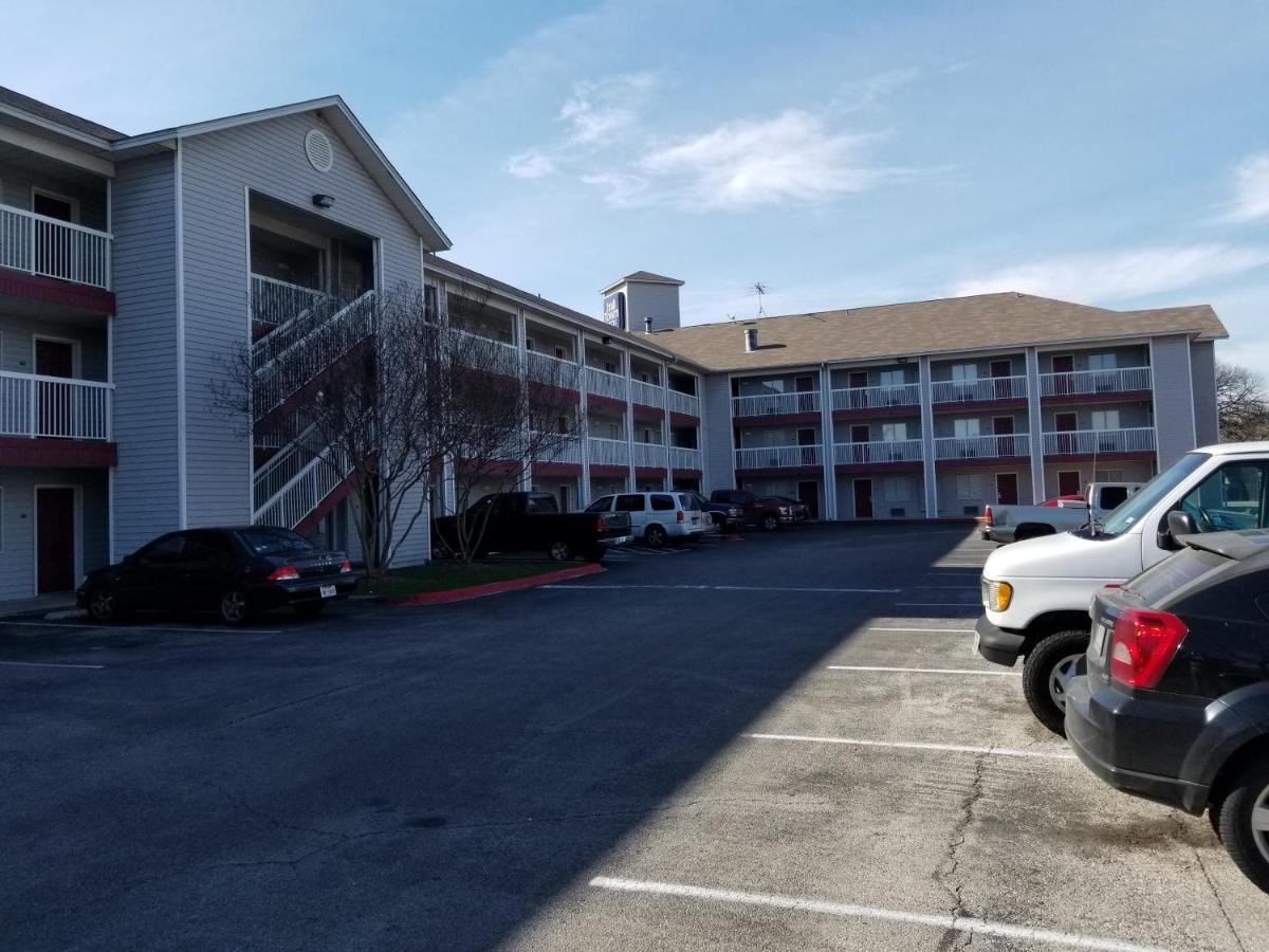 Intown Suites Extended Stay San Antonio Tx - Leon Valley North Экстерьер фото